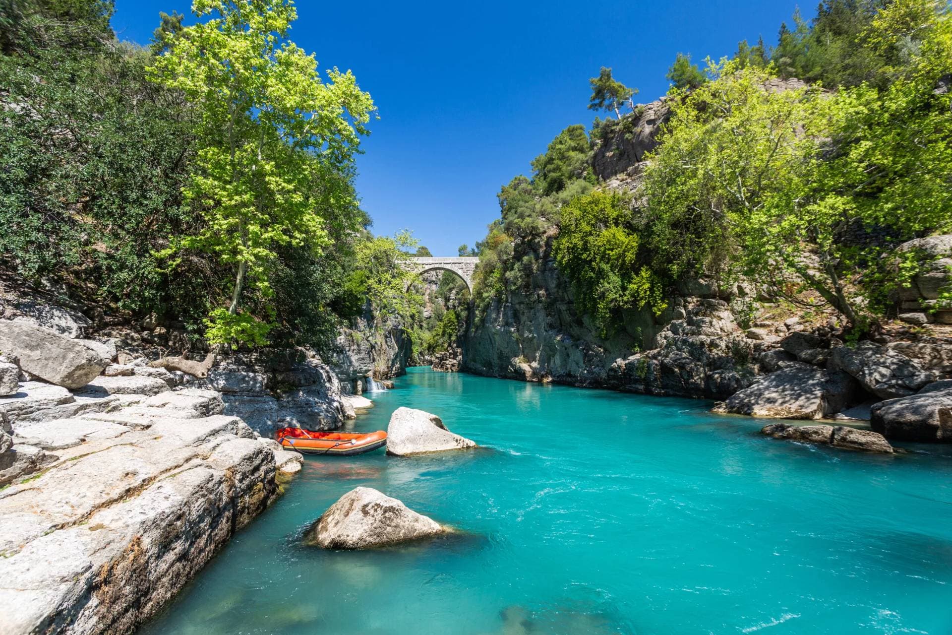 Aventură 3 în 1: rafting, buggy/quad și tiroliană