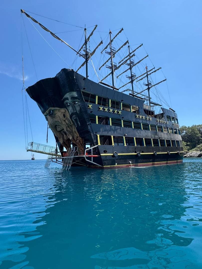 Tur cu barca pirat „Red Dragon” din Antalya și Belek